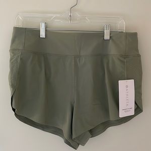 Athleta Run With It 3.5in short green Size Med